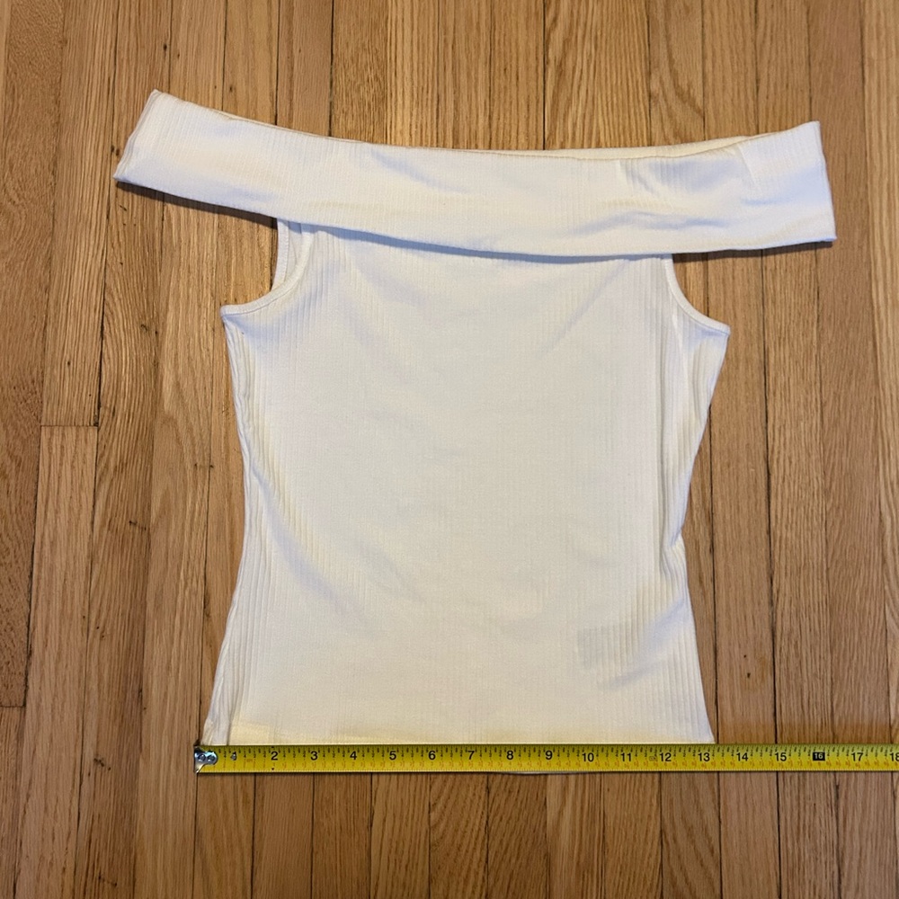 Off-Shoulder White Ribbed Top - Picture 6 of 7